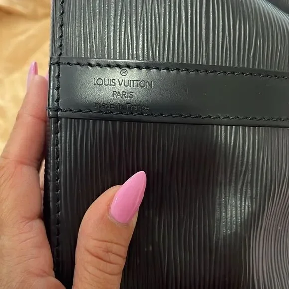 Louis Vuitton Black epi leather Shoulder Bag - Picture 7 of 16